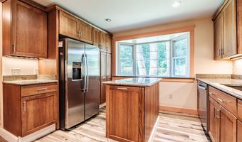 4 Pineway Dr, Auburn, ME 04210
