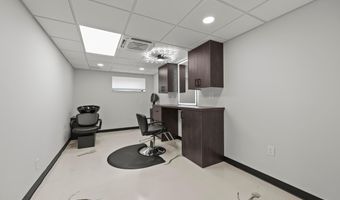 4588 Kenny Rd, Columbus, OH 43220