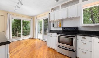 930 N Main Rd, Jamestown, RI 02835