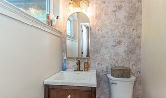 18 Evergreen Dr, Bayonne, NJ 07035