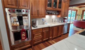918 Oak Dr, Woodstock, GA 30189