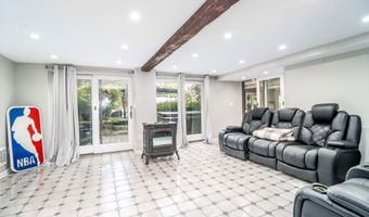 70 Obtuse Hill Rd, Brookfield, CT 06804