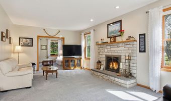 40498 N Sunset Dr, Antioch, IL 60002