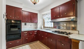 5 ELNA Ct, Bayonne, NJ 07002
