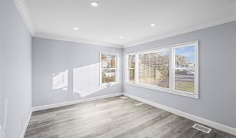 4 Somerset Rd N, Amityville, NY 11701