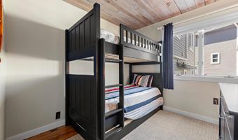 10 11TH St, Beach Haven, NJ 08008