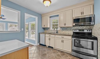 68 Prospect St, Amityville, NY 11701