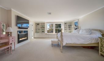 10 Island View Ave, Branford, CT 06405