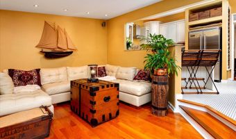 120 CHESAPEAKE Ave, Annapolis, MD 21403