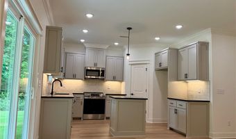 2 Fryer Ln, Bella Vista, AR 72715