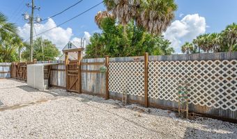111 4th St, Apalachicola, FL 32320