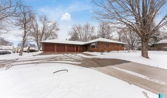 328 S 3rd Ave, Brandon, SD 57005