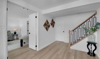 504 Thornlea Ct, Ballwin, MO 63011