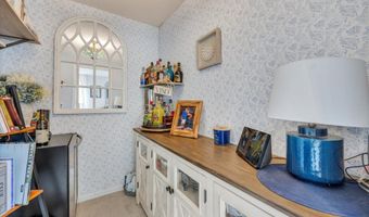21 Lakeview Dr, Branford, CT 06405