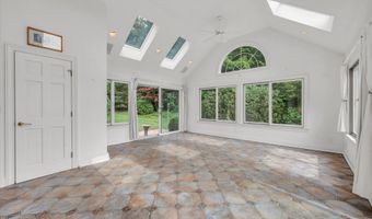 20 Bolleswood Ln, Avon, CT 06001