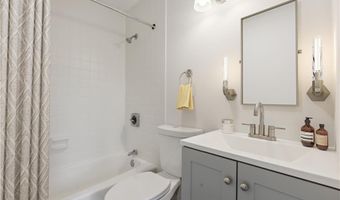 71 Sea Breeze Ln 71, Bristol, RI 02809
