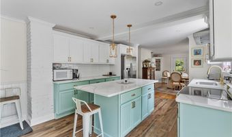 50 Clipper Way, Bristol, RI 02809