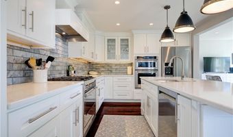 18 Sylvan Ter, Newport, RI 02840