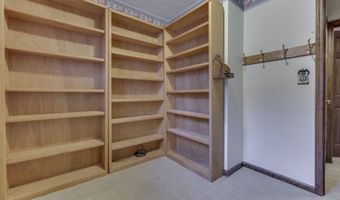 1640 Ridge Hill Ln, Indianapolis, IN 46217