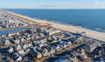 20 Woodland Ave, Avon By The Sea, NJ 07717