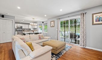 489 Hoyt St, Darien, CT 06820