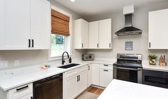 225 Ave D, Apalachicola, FL 32320