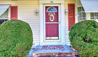 98 Iroquois Rd, Cumberland, RI 02864