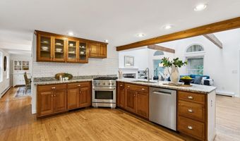43 Lakeside Dr, Falmouth, ME 04105