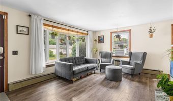 62 Pembroke Ln, Coventry, RI 02816