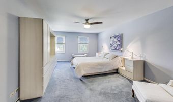 715 W Whiting Ln, Arlington Heights, IL 60004