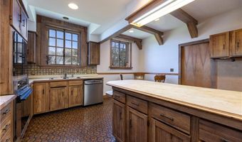 2180 Tower Hill Rd, North Kingstown, RI 02874