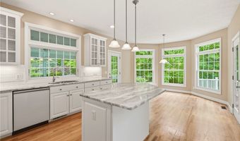815 Centerville Trl, Aurora, OH 44202