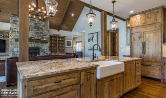 32 Big Creek Dr, Cody, WY 82414