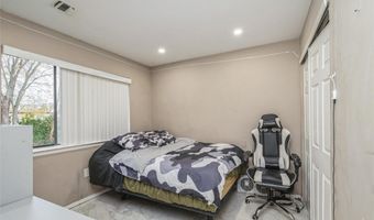 615 Broadway 68, Amityville, NY 11701