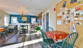 72 E Main Rd, Middletown, RI 02842