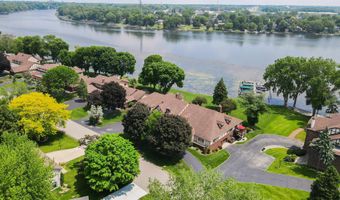 2213 SUNRISE Dr, Appleton, WI 54914