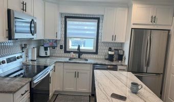 28 BIRCH St, Beachwood, NJ 08722