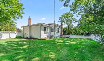 2 Lydia Ct, Albertson, NY 11507