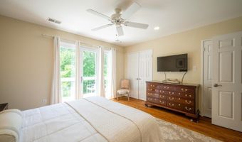 3814 N RICHMOND St, Arlington, VA 22207