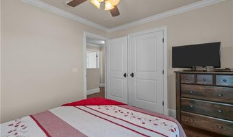 5 Lowndes St, Newport, RI 02840