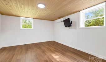 1 Glen Cove Rd, Arden, NC 28704