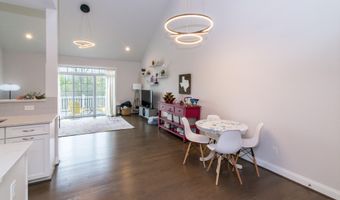 2544 Oxford Cir, Ann Arbor, MI 48103