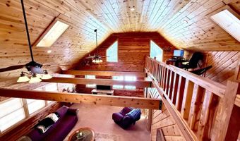 300 Round Up Ln, Bakersfield, MO 65609