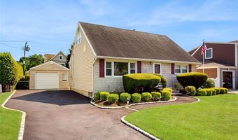 42 Plainfield Rd, Albertson, NY 11507
