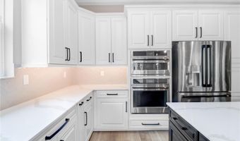 6104 LAGOMAR Ln, Apollo Beach, FL 33572