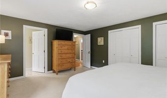 40 White Pine Dr, Glocester, RI 02814