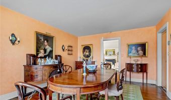 18 Ledge Rd, Newport, RI 02840