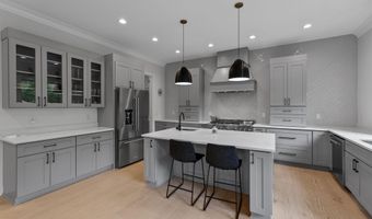 414 N MONROE St, Arlington, VA 22201
