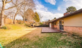 507 Glenmeadow Dr, Ballwin, MO 63011