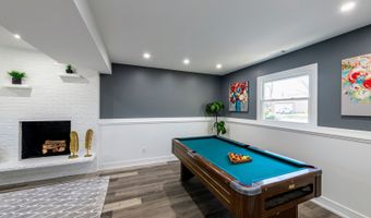 719 Webster St, Algonquin, IL 60102